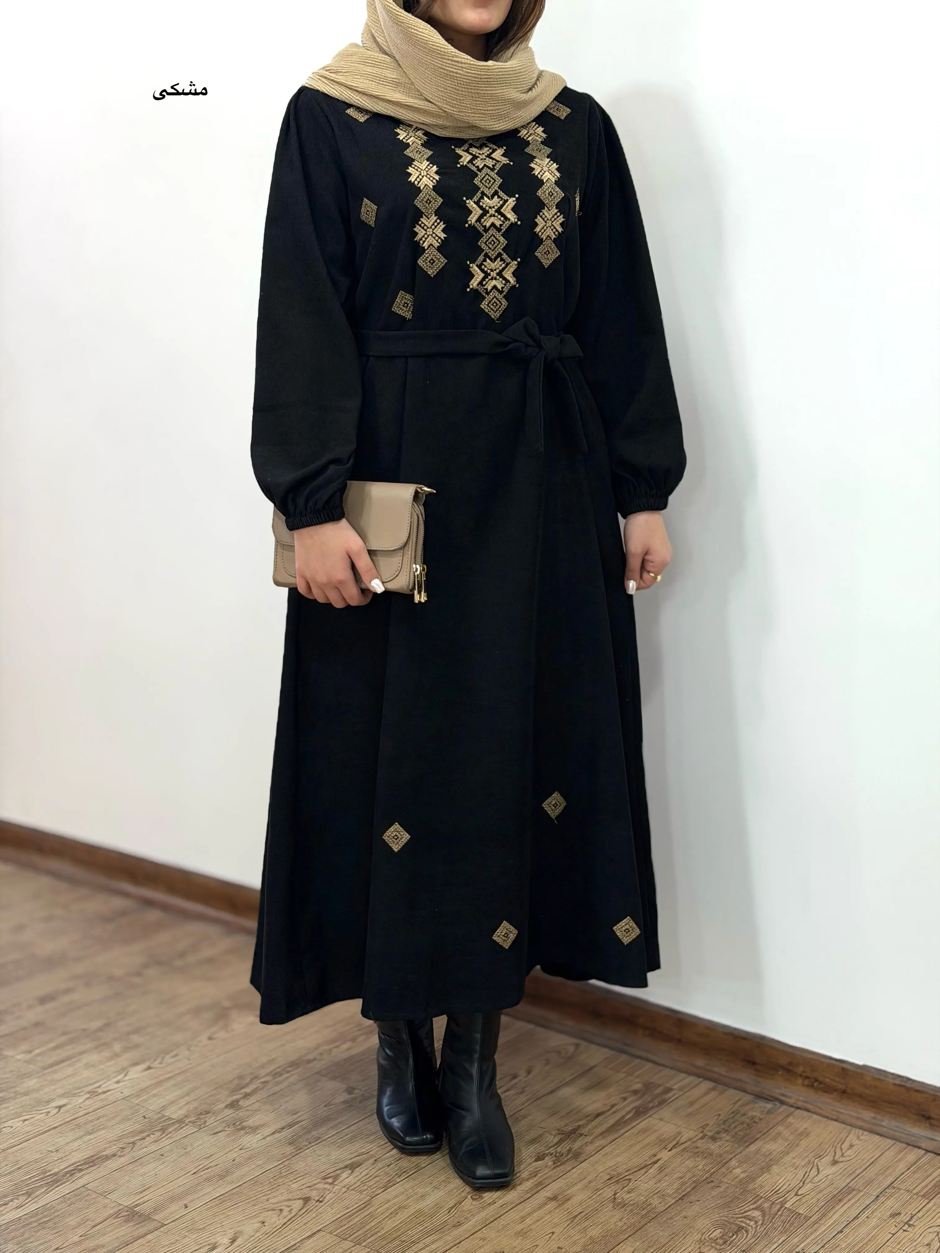 پیراهن مانتویی گلدوزی شیوا